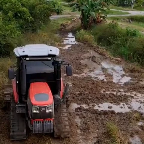ত্রিকোণ ট্র্যাকড ট্রাক্টর